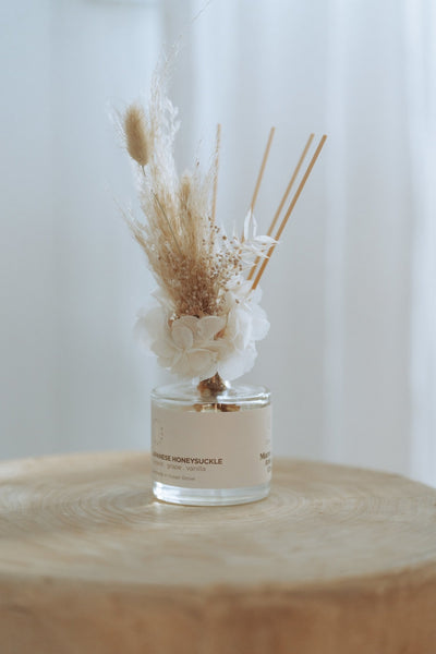 Reed Diffuser with Dried Floral Arrangement - Maree Ann Co
